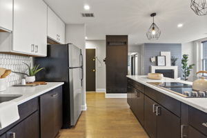 702 S Wolfe 19