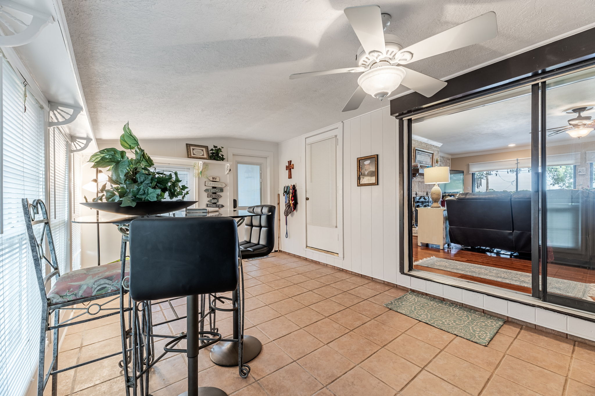 702 Timber Cove Dr, Taylor Lake Village, TX 77586 Square Foot Photography