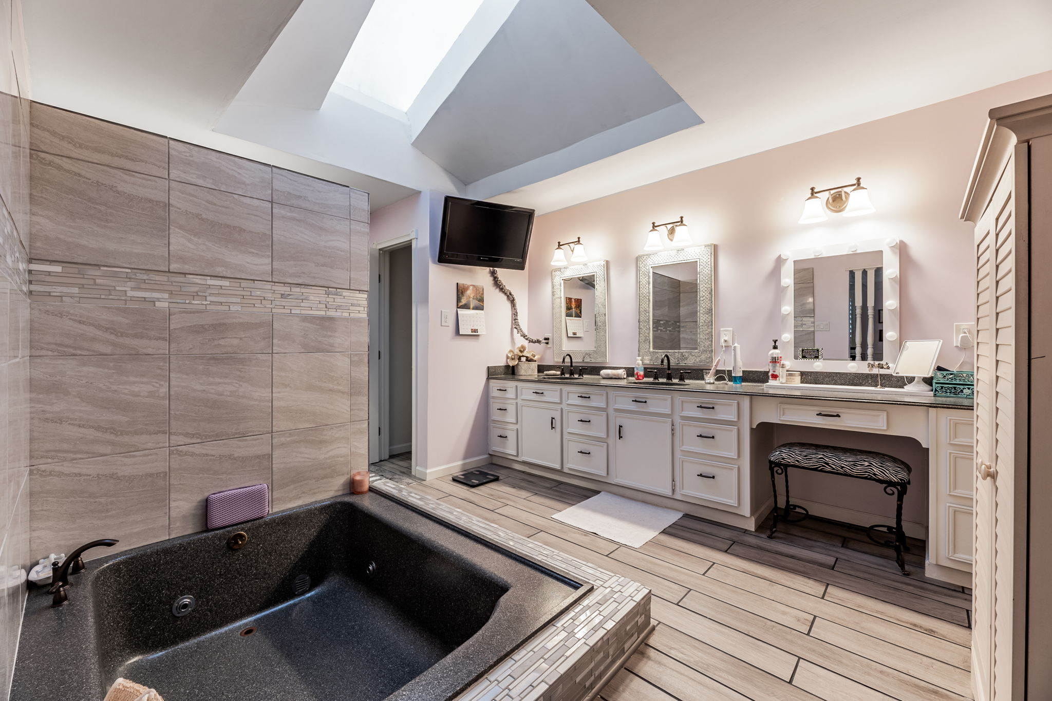 702 Timber Cove Dr, Taylor Lake Village, TX 77586 Square Foot Photography