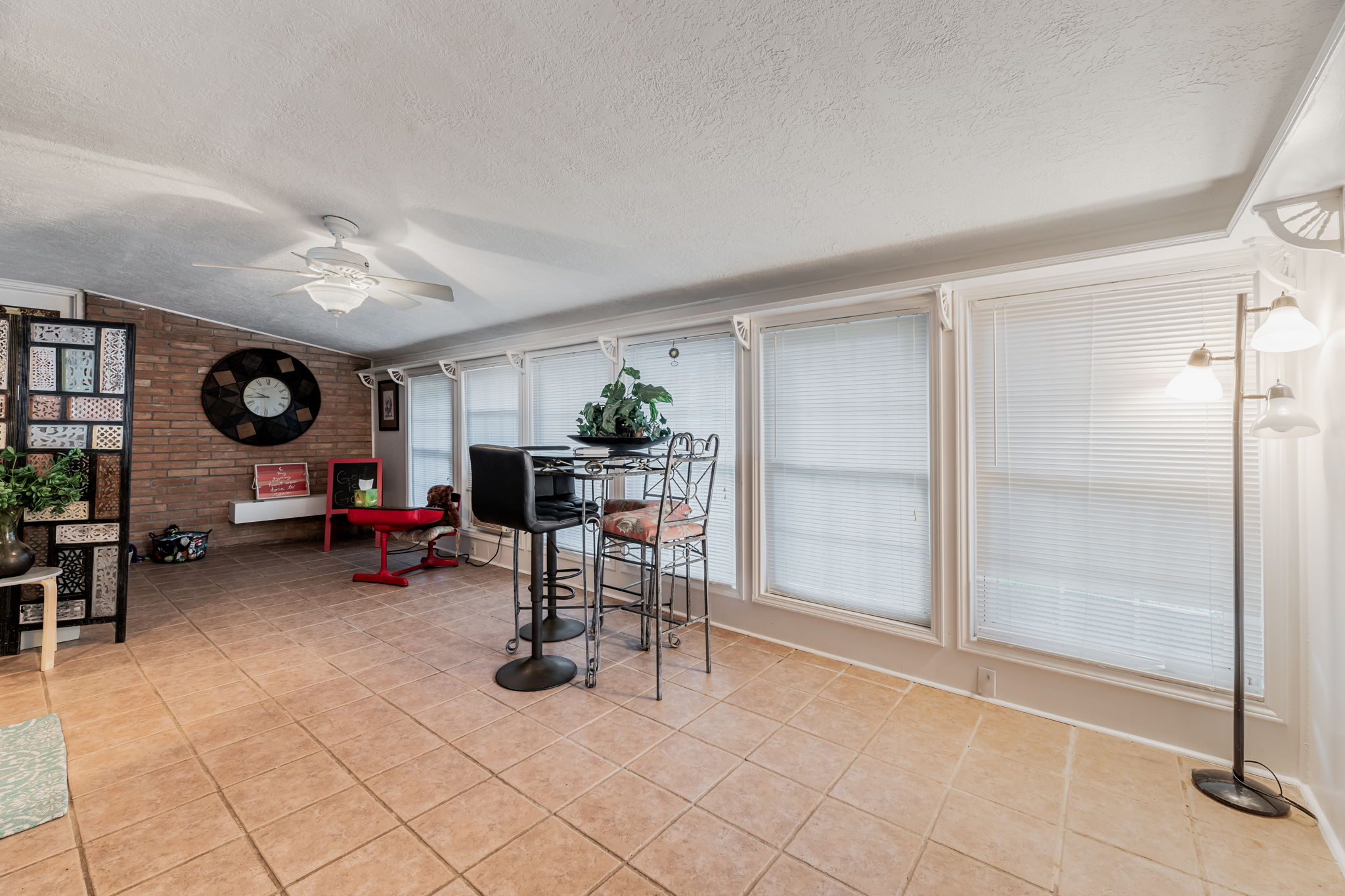 702 Timber Cove Dr, Taylor Lake Village, TX 77586 Square Foot Photography