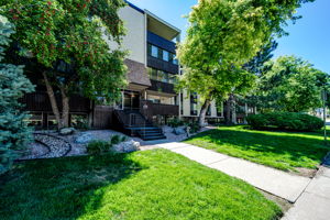 All you need to do is move in and make this your happy home!