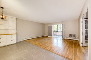 Eat-in space in the kitchen and living room area