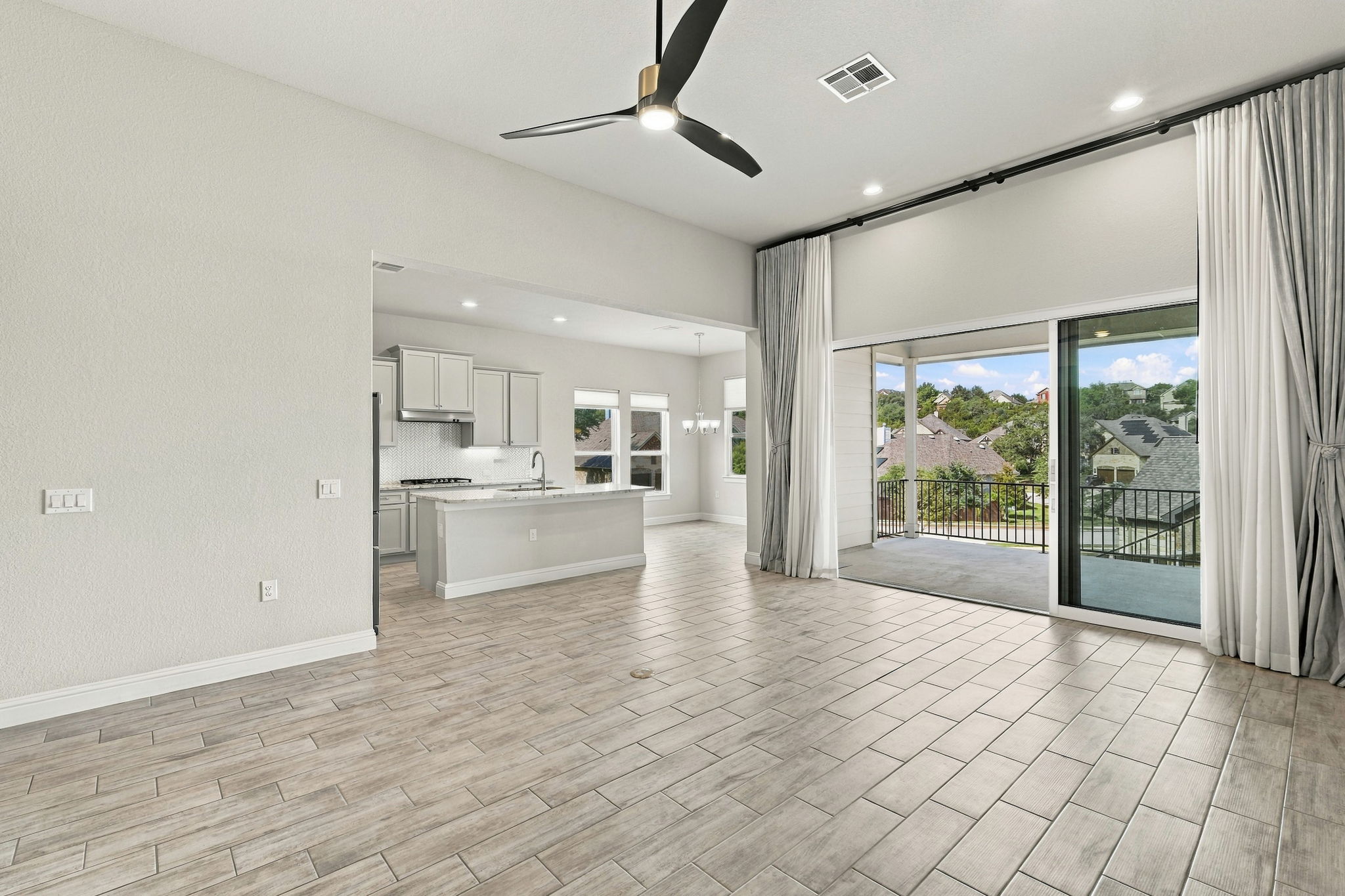 Living/Kitchen/Breakfast Area