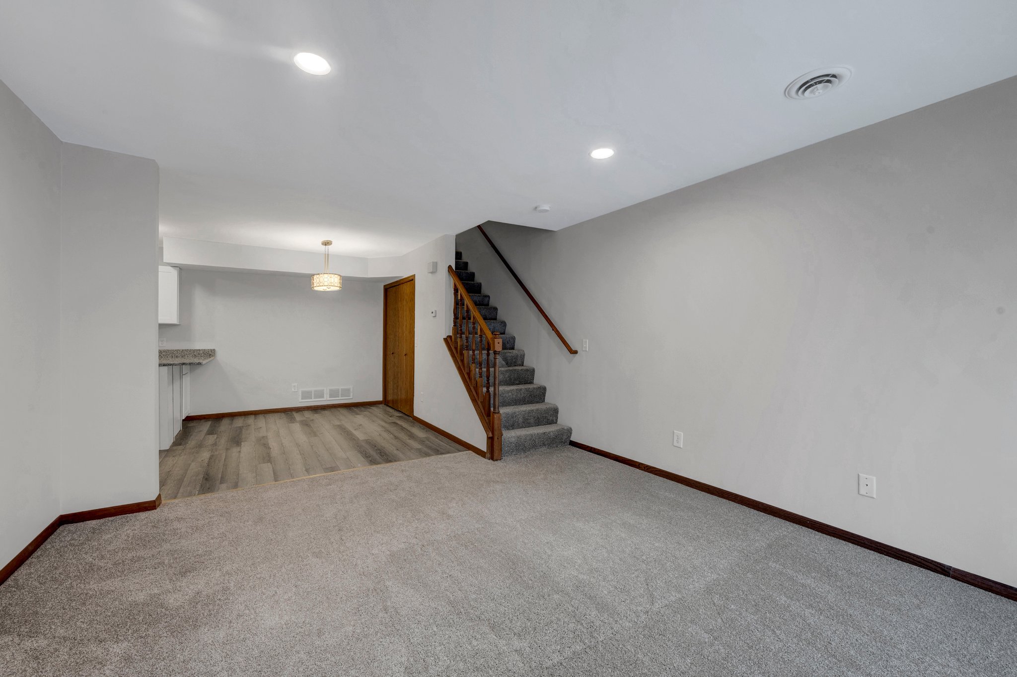 7026 19th St N, Oakdale, MN 55128, USA Photo 6