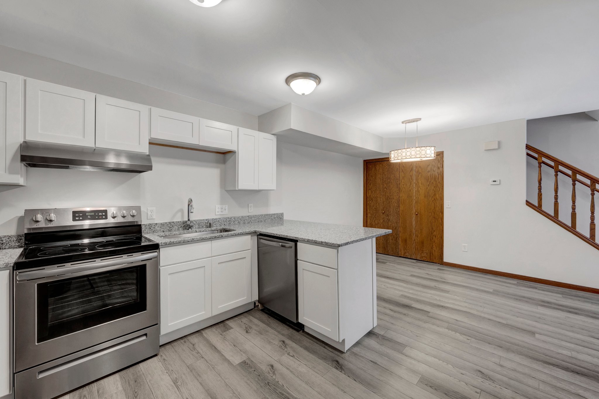 7026 19th St N, Oakdale, MN 55128, USA Photo 8