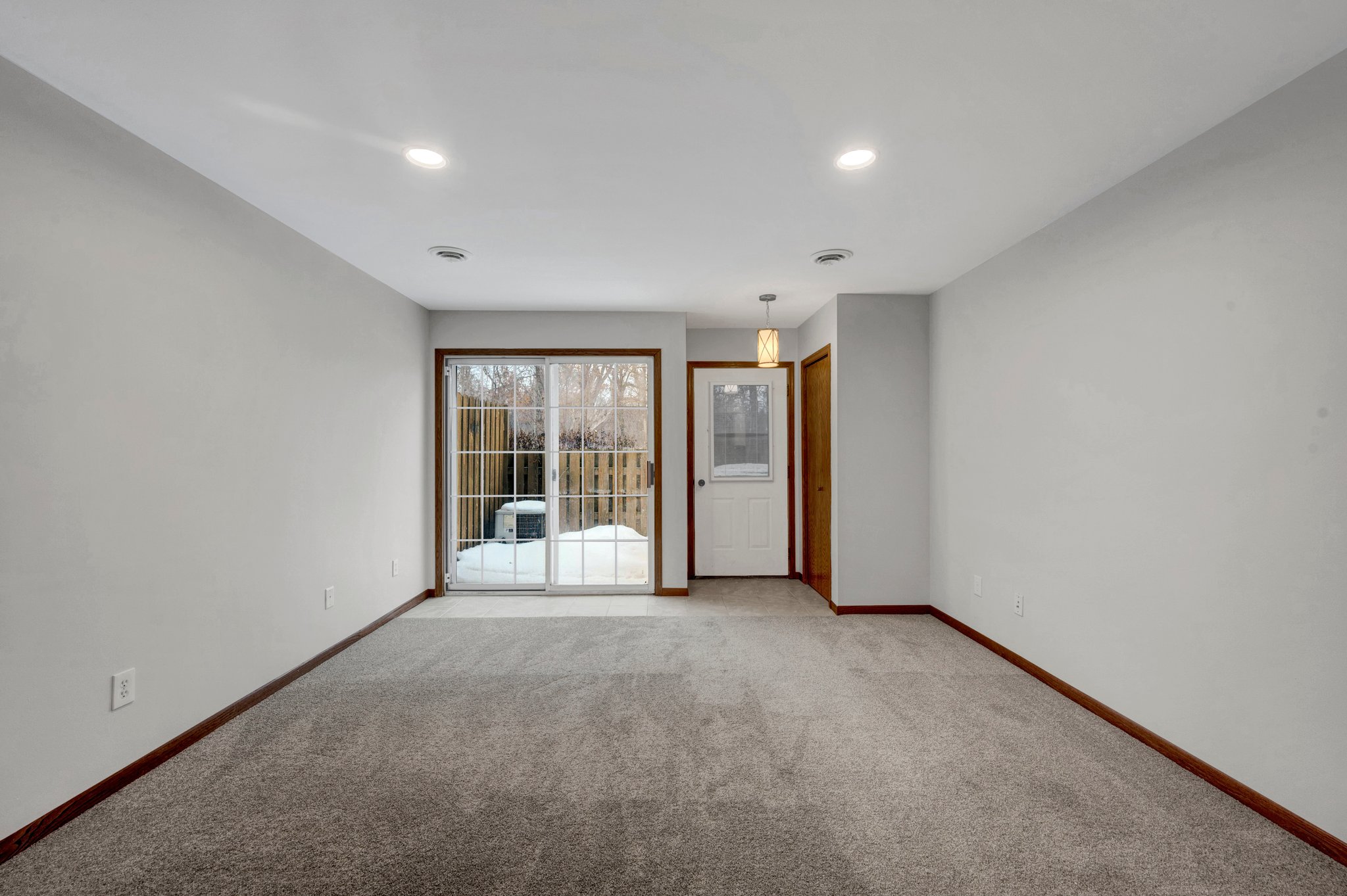 7026 19th St N, Oakdale, MN 55128, USA Photo 4