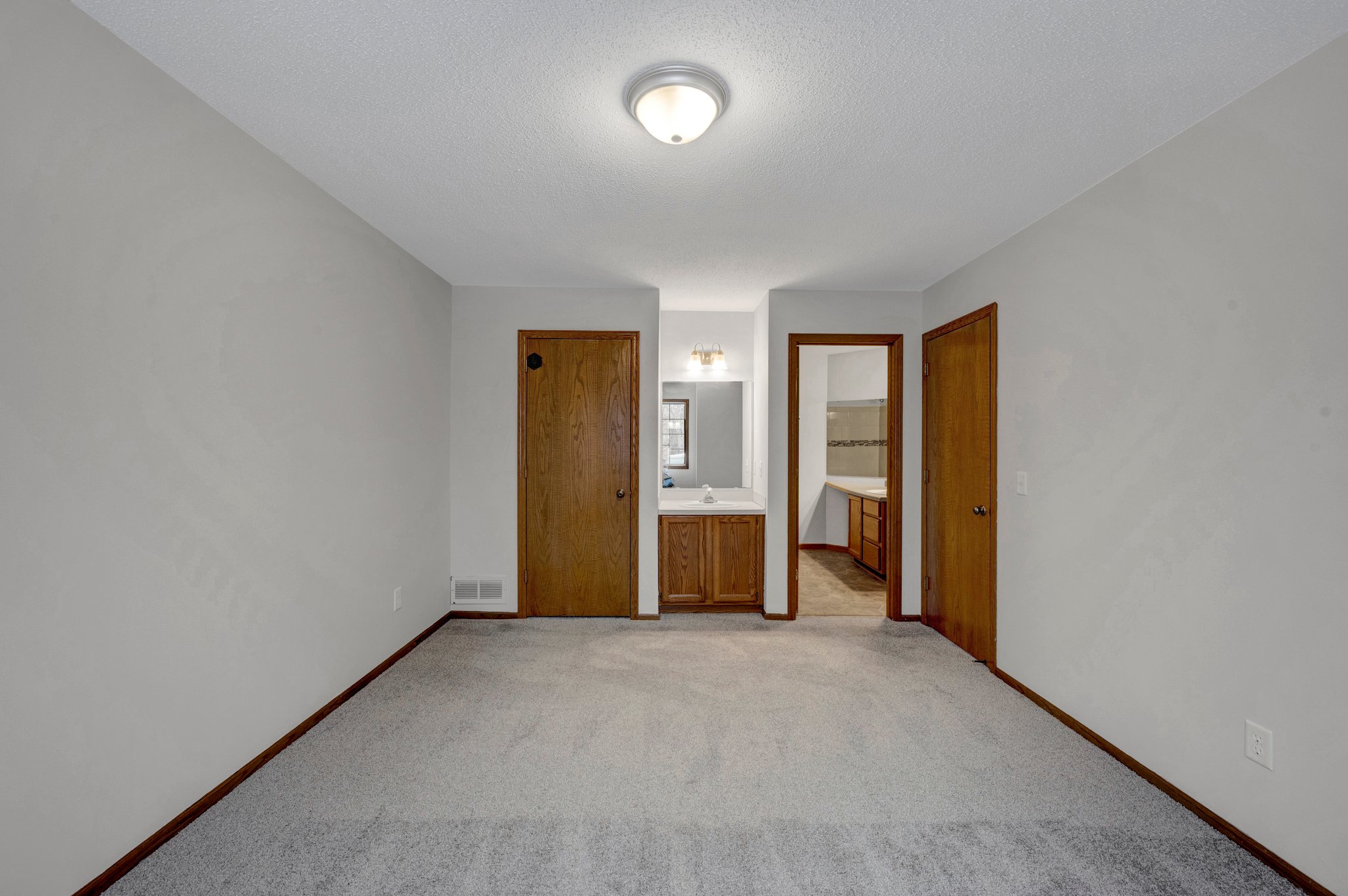 7026 19th St N, Oakdale, MN 55128, USA Photo 14