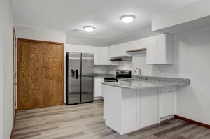 7026 19th St N, Oakdale, MN 55128, USA Photo 9