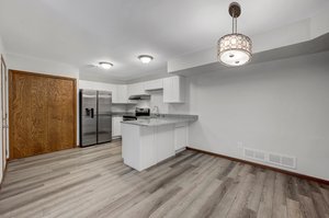 7026 19th St N, Oakdale, MN 55128, USA Photo 8