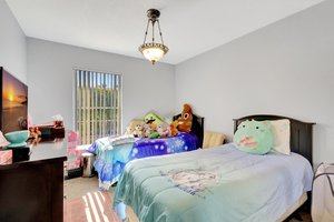  Photo 32