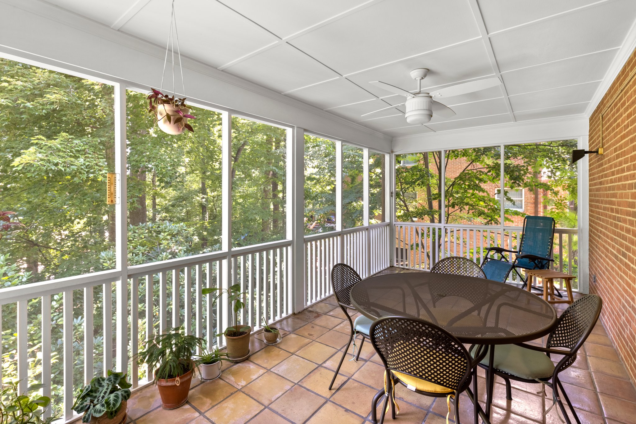 Screened-in Porch off Kitchen