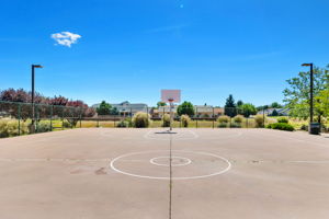 BasketballCourt(2)