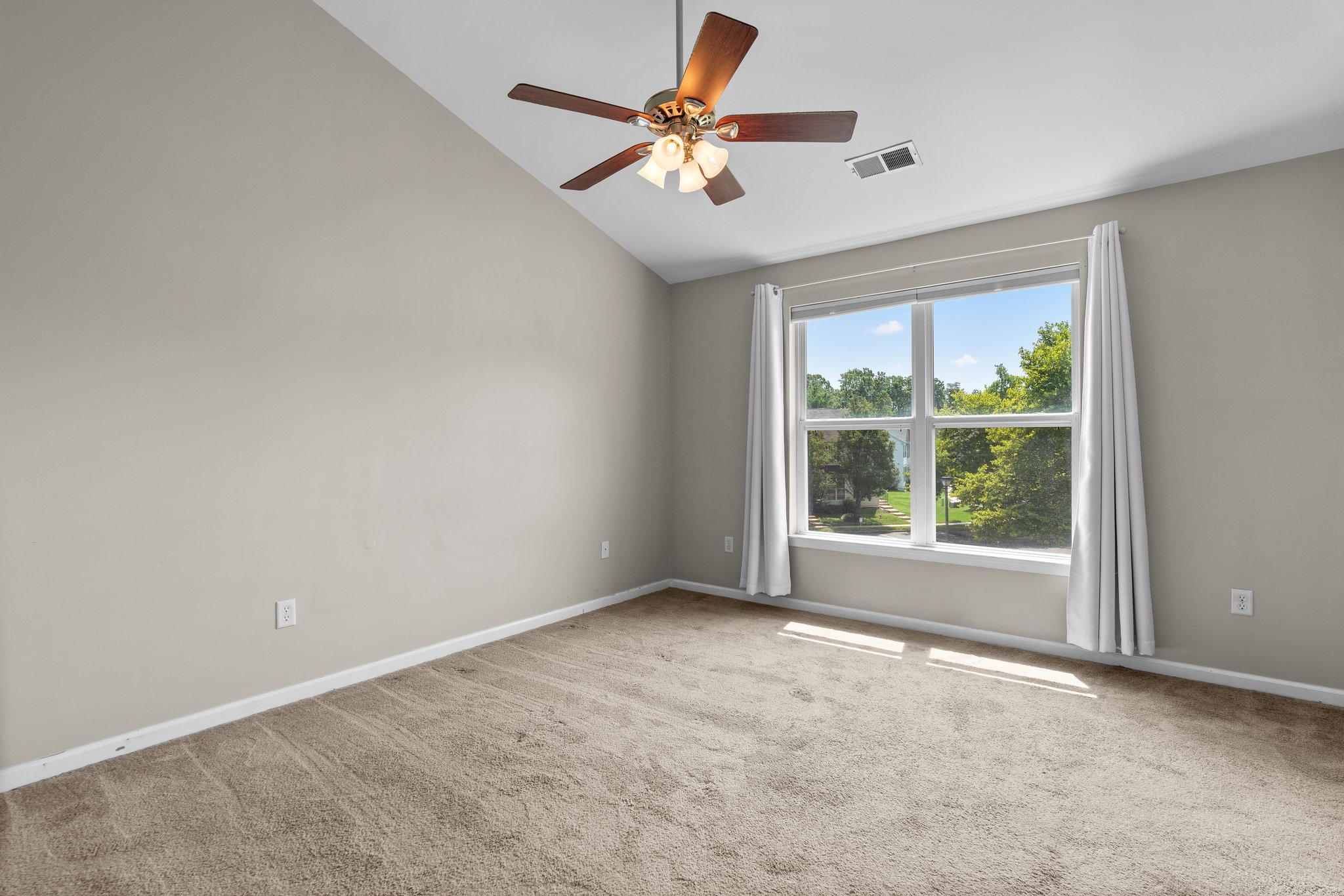 25. Upper bedroom.jpg