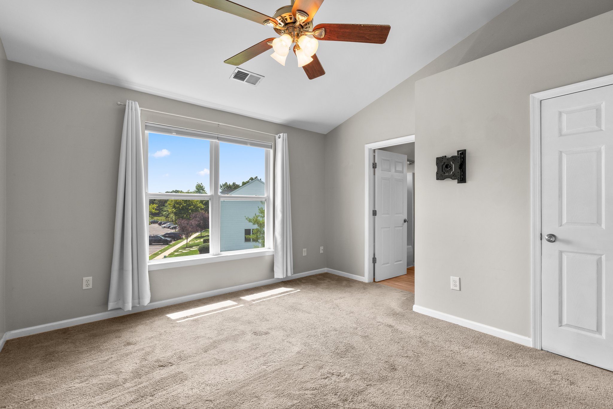 26. Upper bedroom.jpg