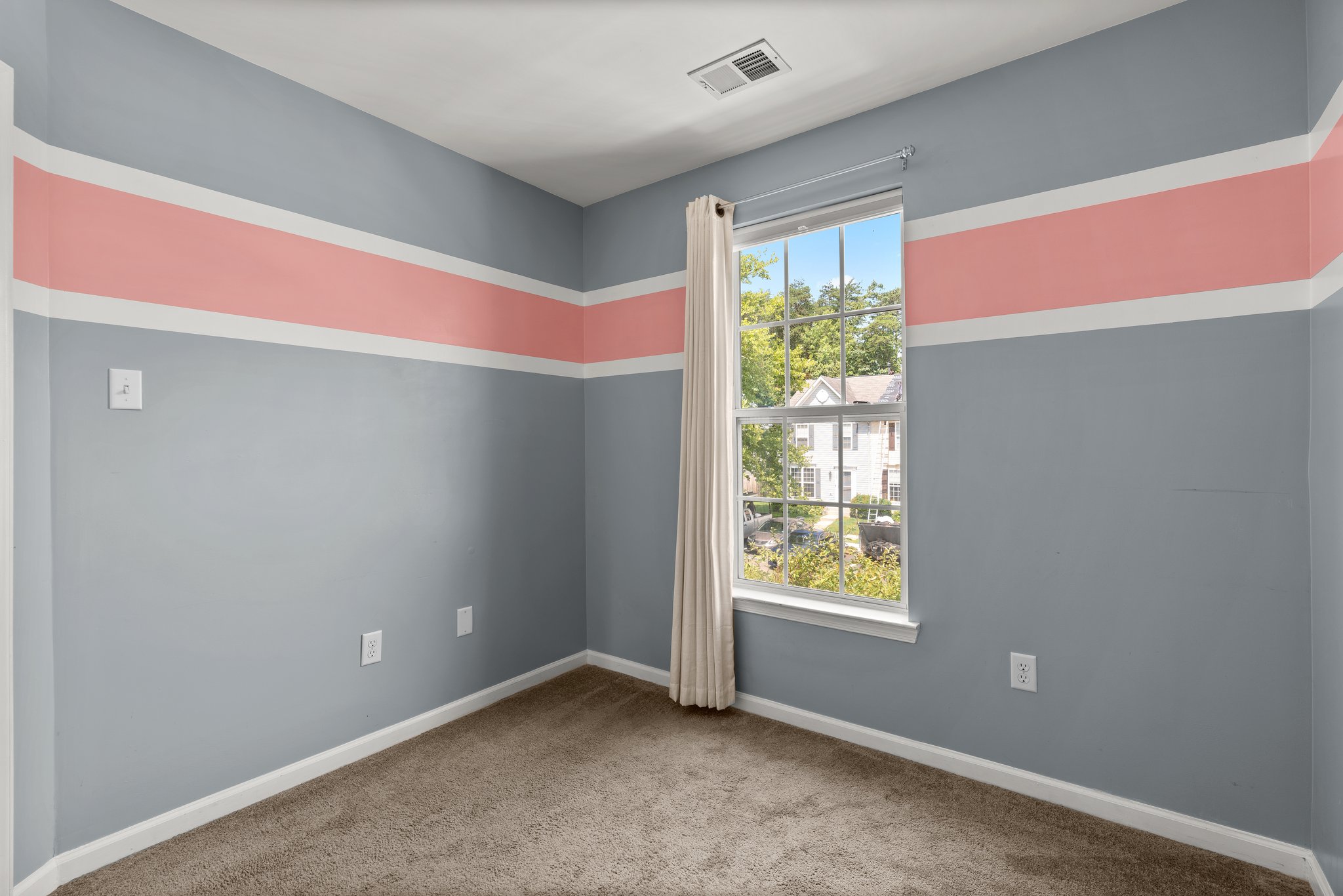 23. Upper bedroom.jpg