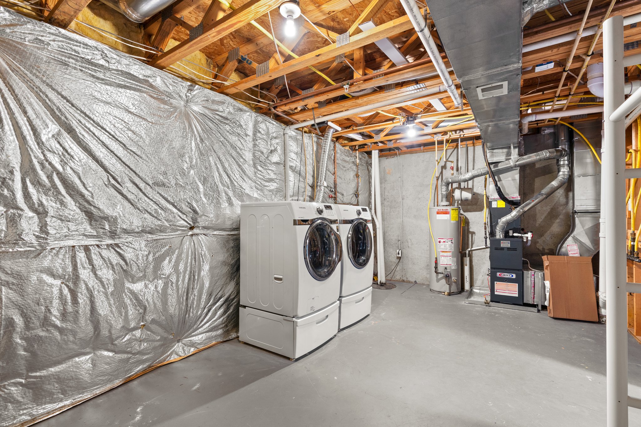 39. Laundry & basement.jpg