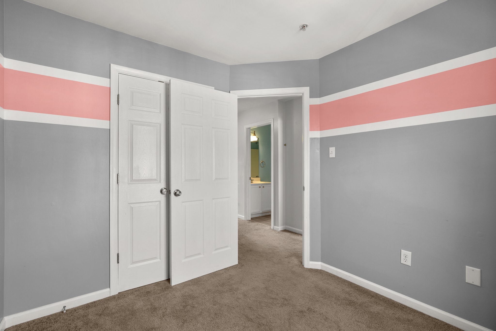 24. Upper bedroom.jpg