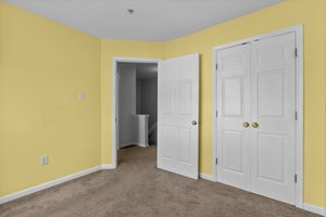 21. Upper bedroom.jpg