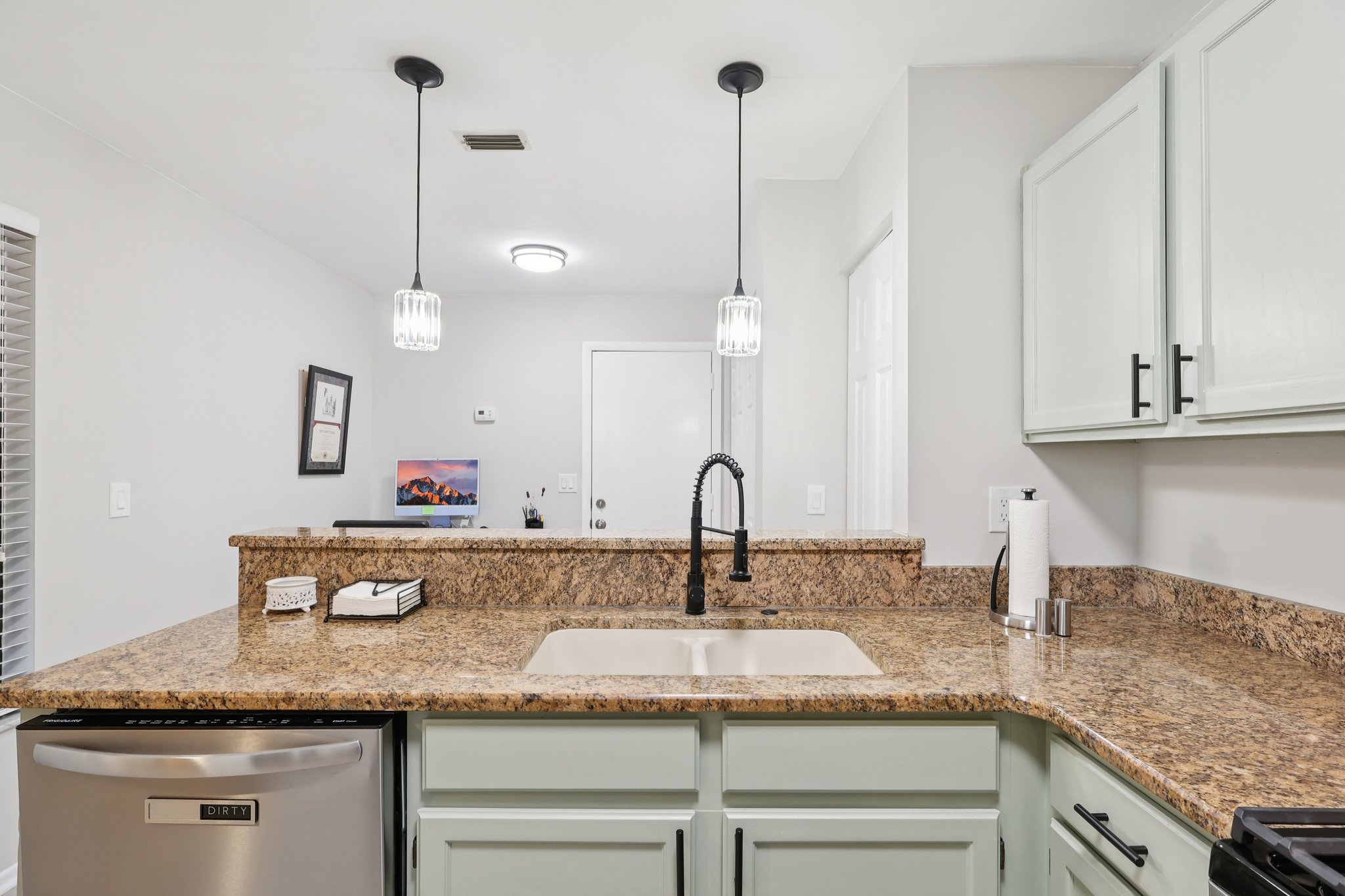 Magnolia Pl-S0111-016.jpg