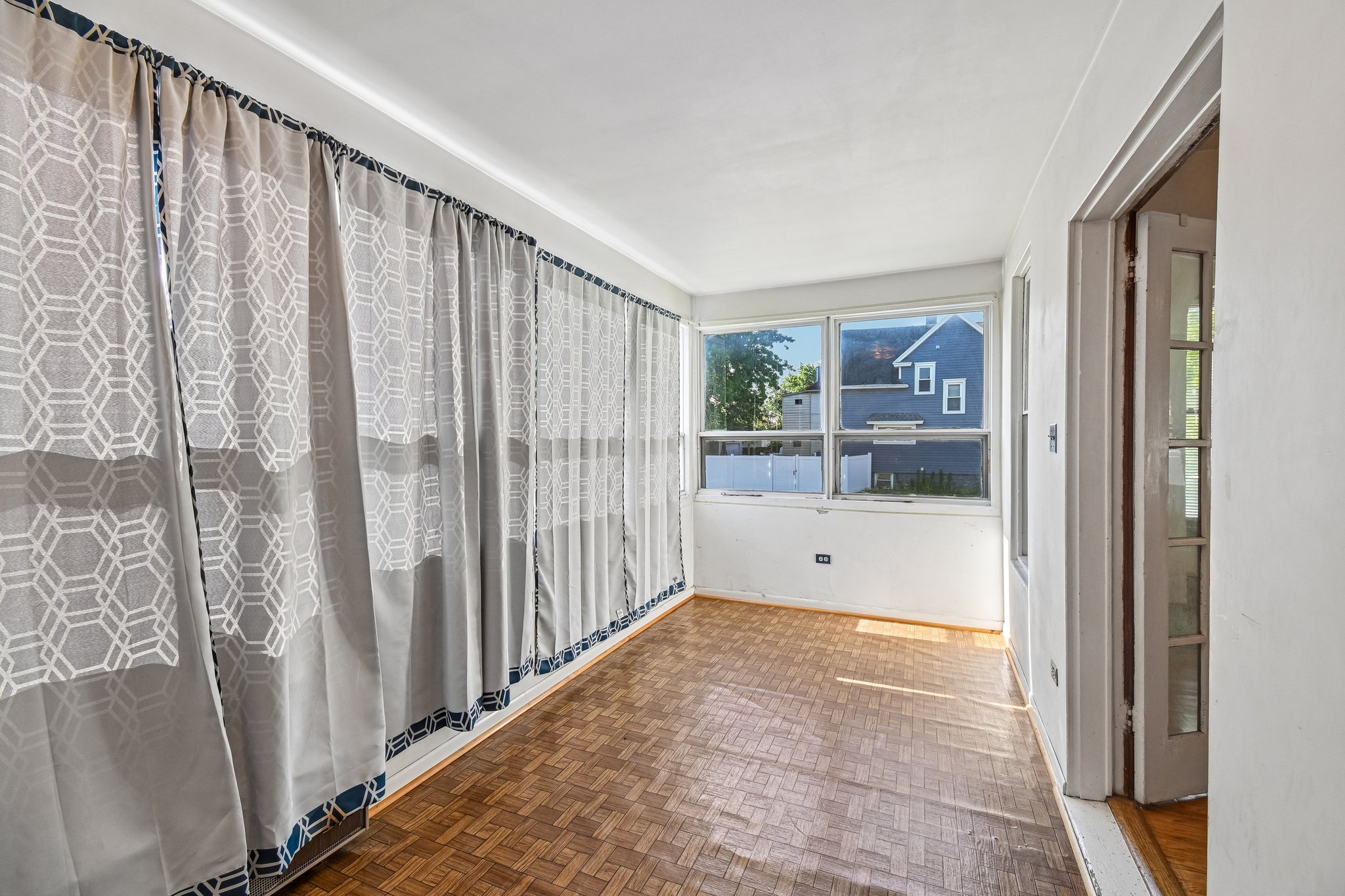703 N 7th Ave-S0907-017.jpg
