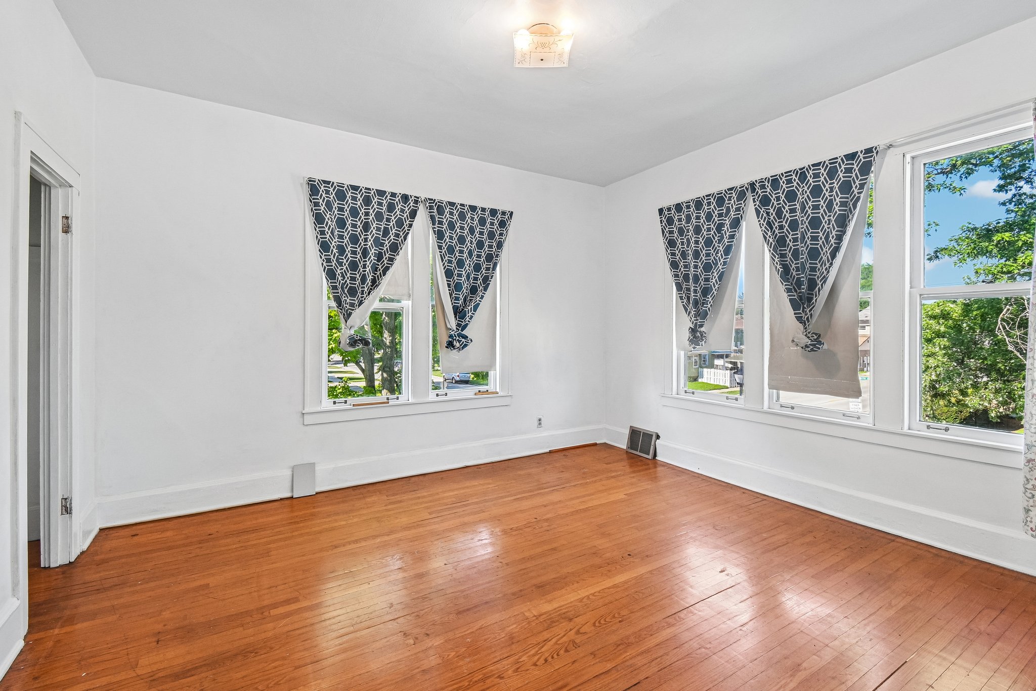 703 N 7th Ave-S0907-020.jpg