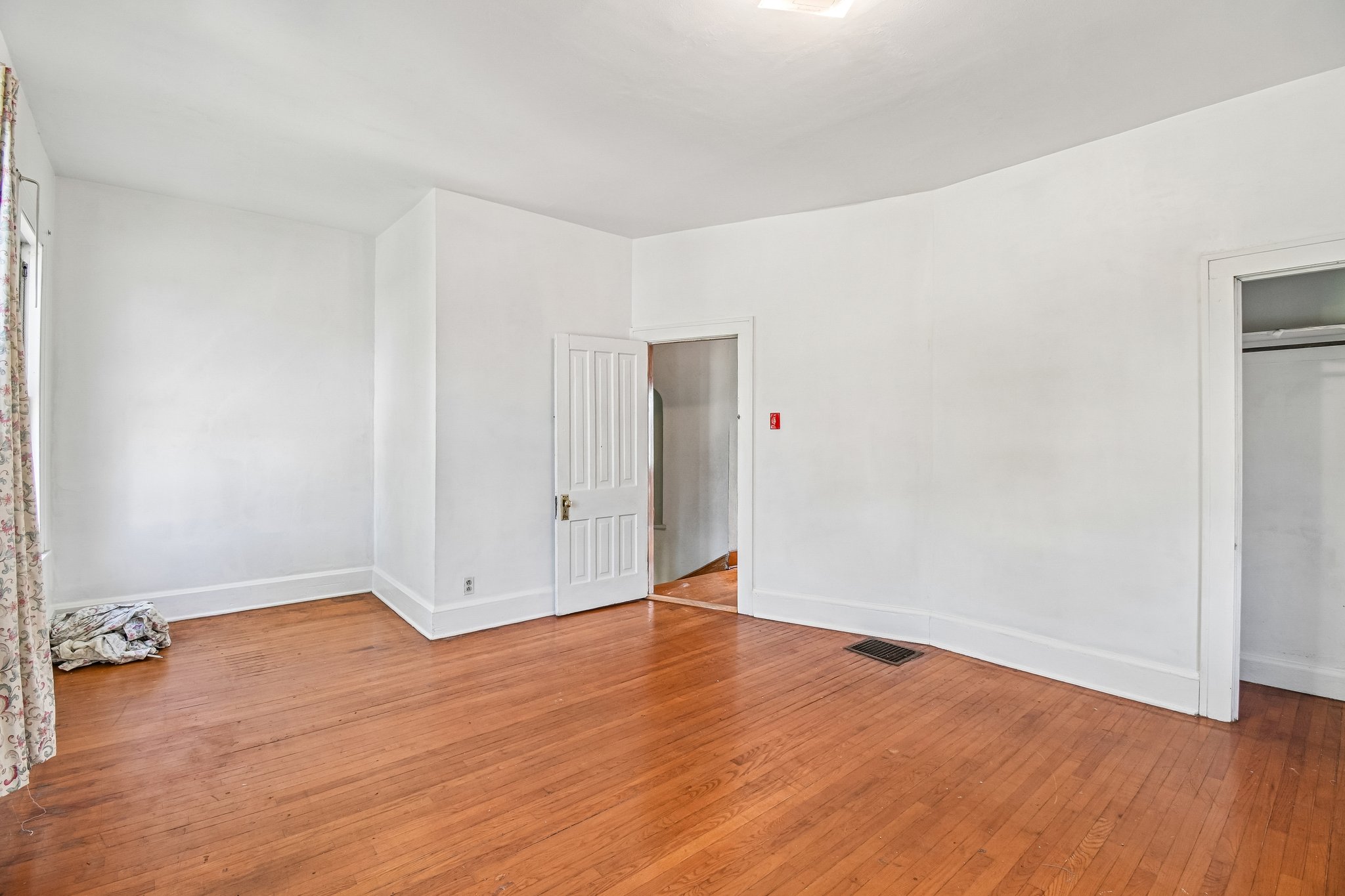 703 N 7th Ave-S0907-022.jpg