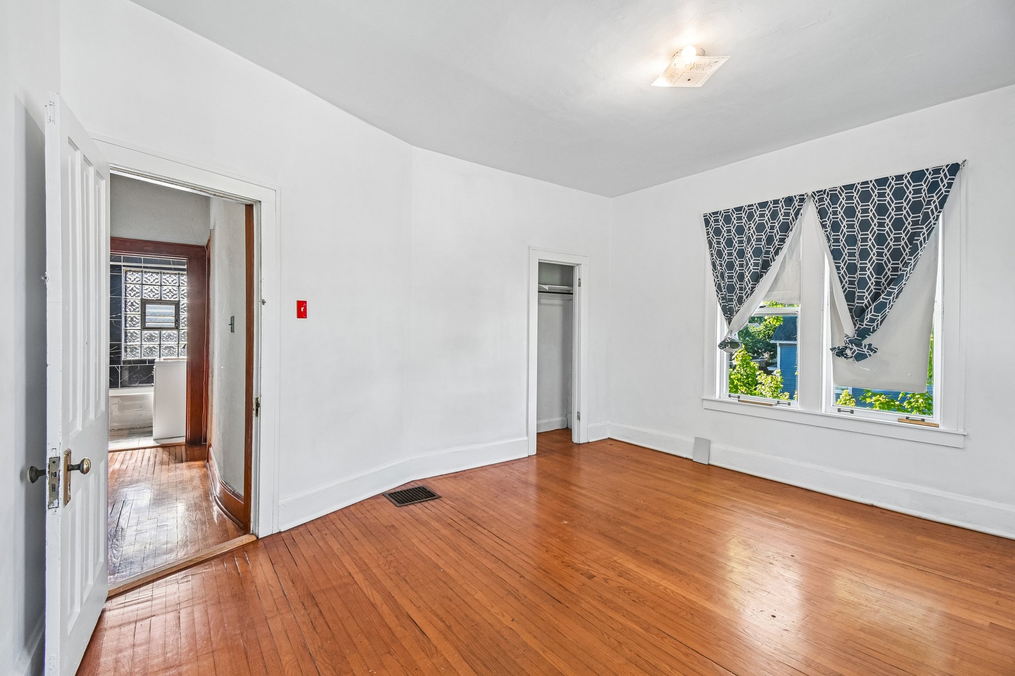 703 N 7th Ave-S0907-023.jpg