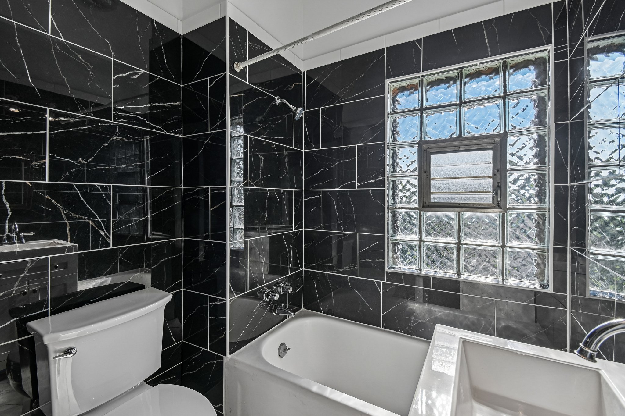 703 N 7th Ave-S0907-028.jpg