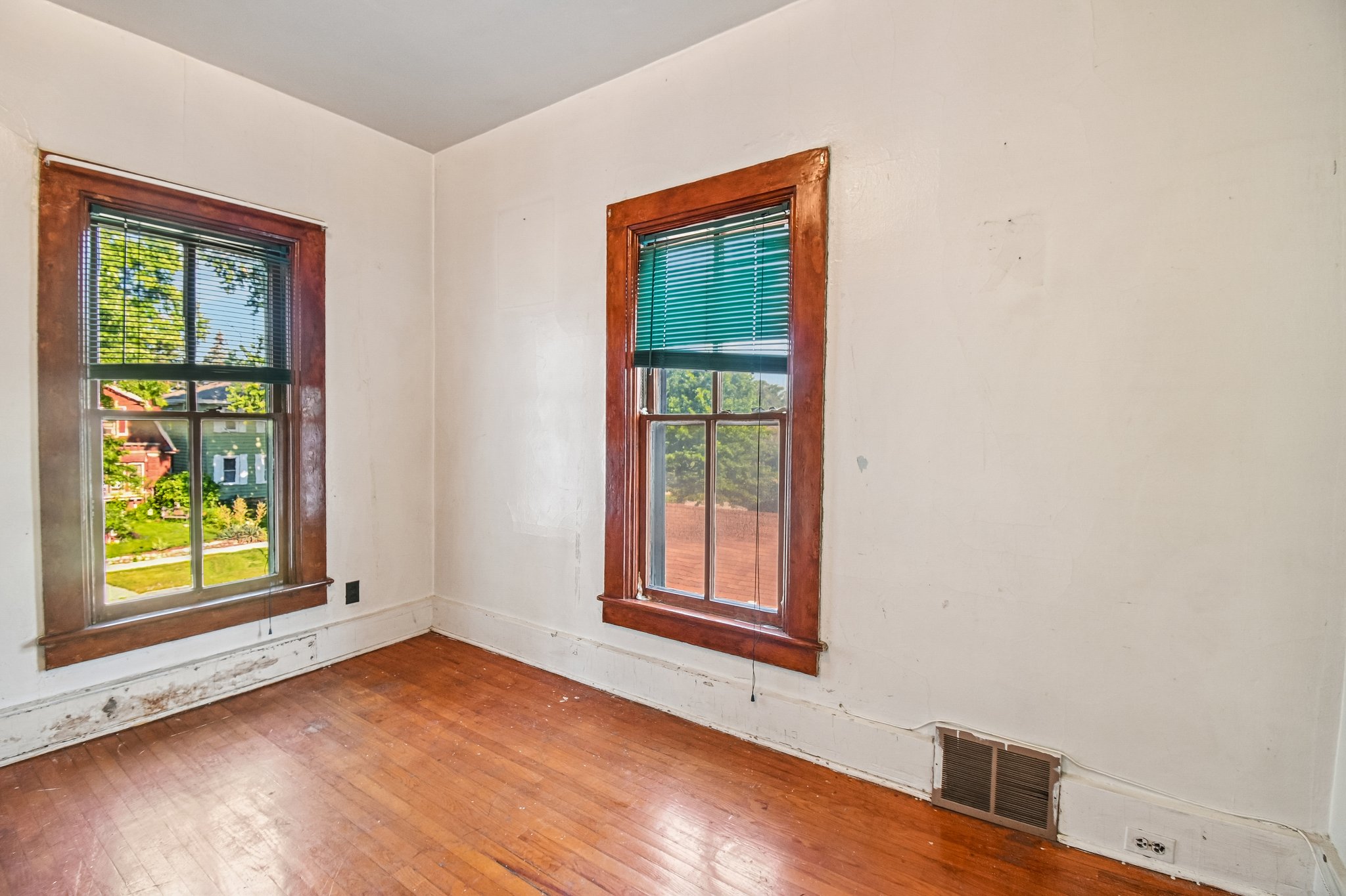 703 N 7th Ave-S0907-030.jpg