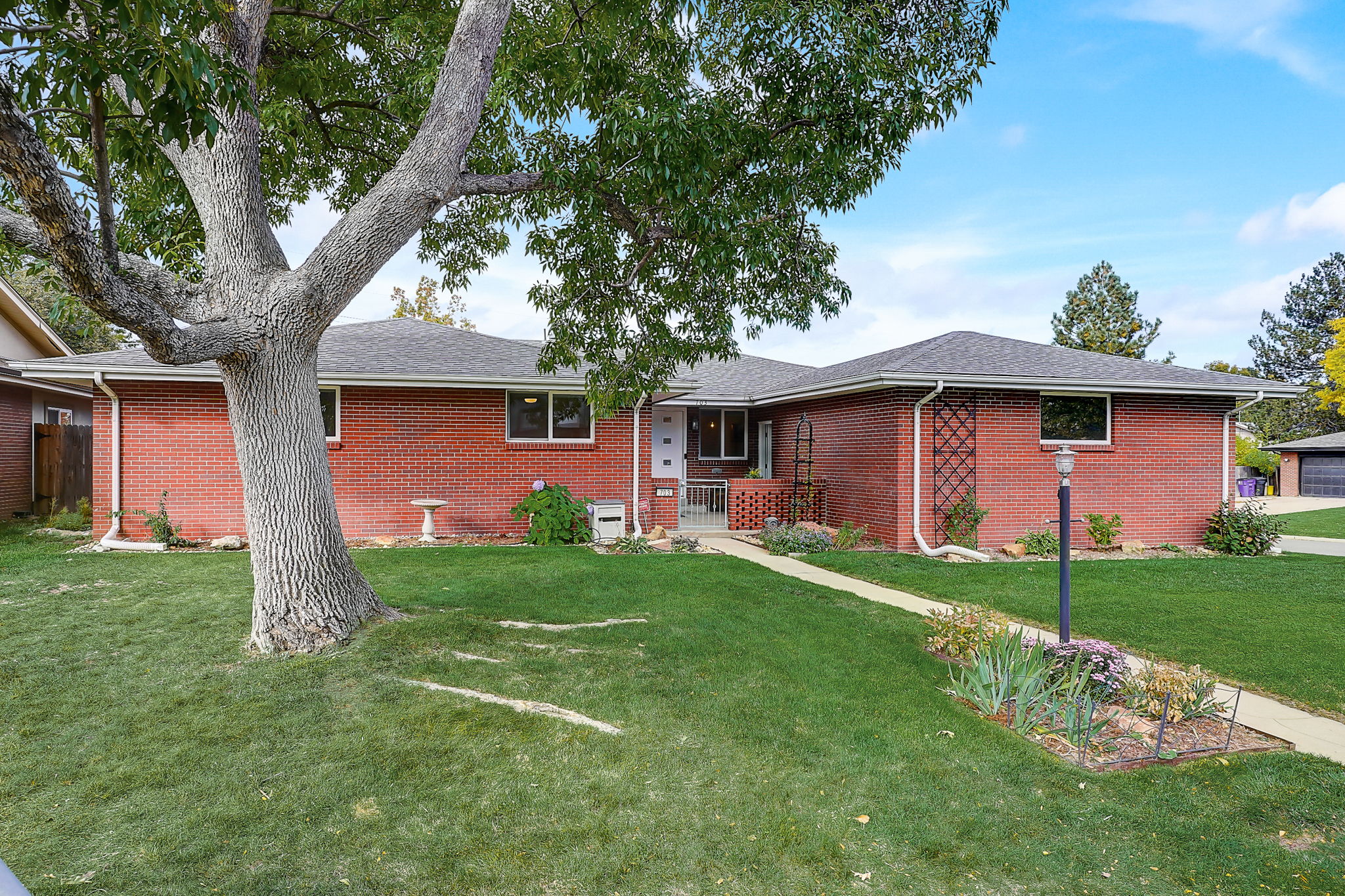 703 S Oneida Way, Denver, CO 80224 | ShowingTime+ Listing Media Services