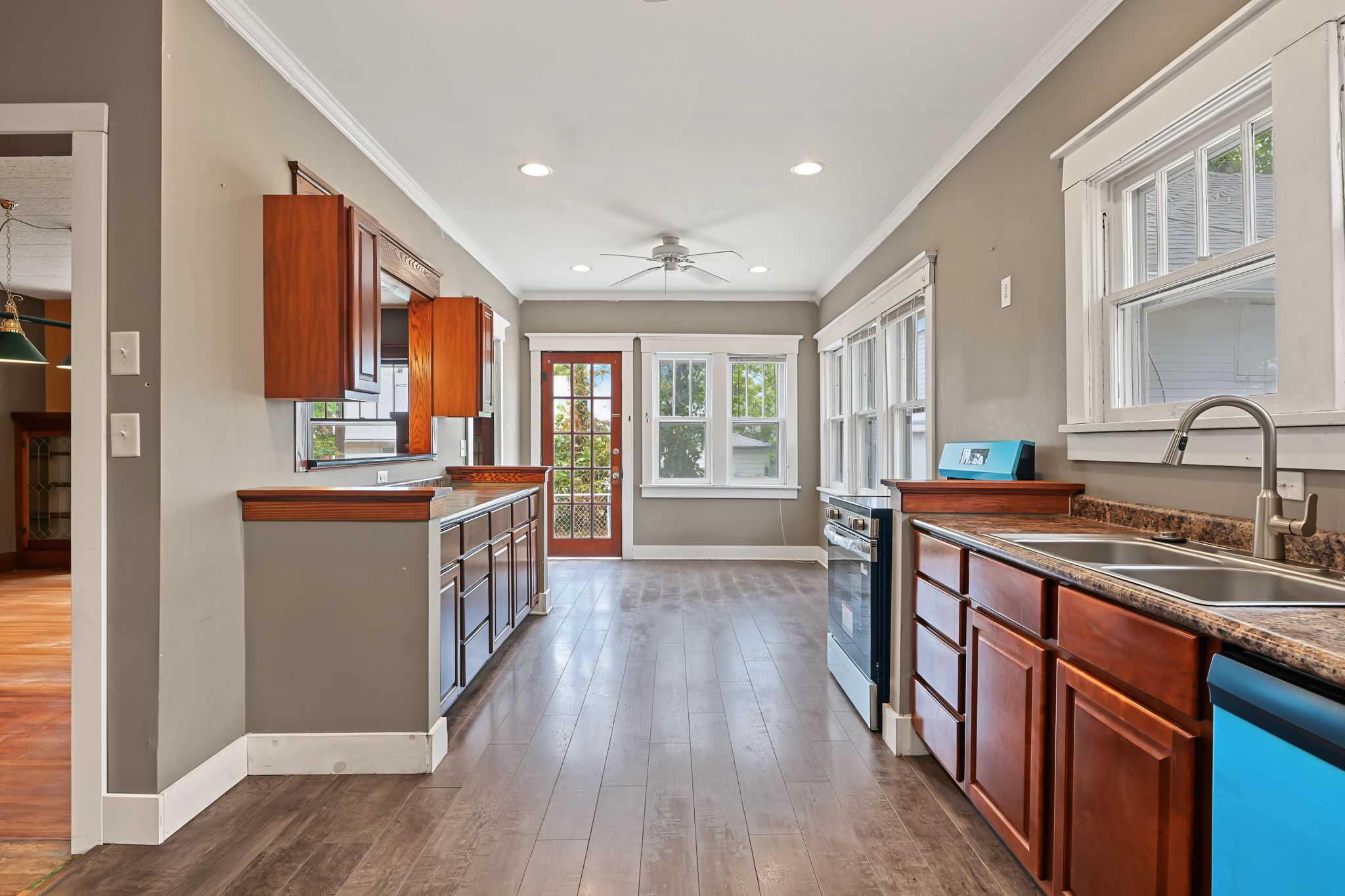  Photo 32