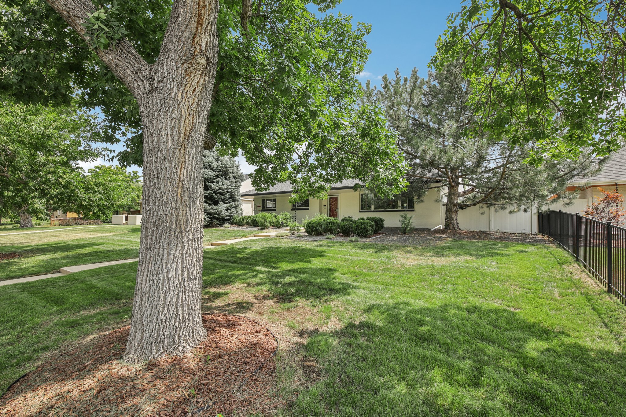 E 6th Avenue Pkwy-072.jpg