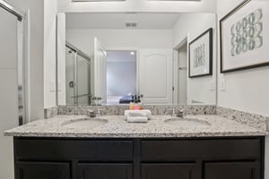 Oakwood St-0506-042.jpg