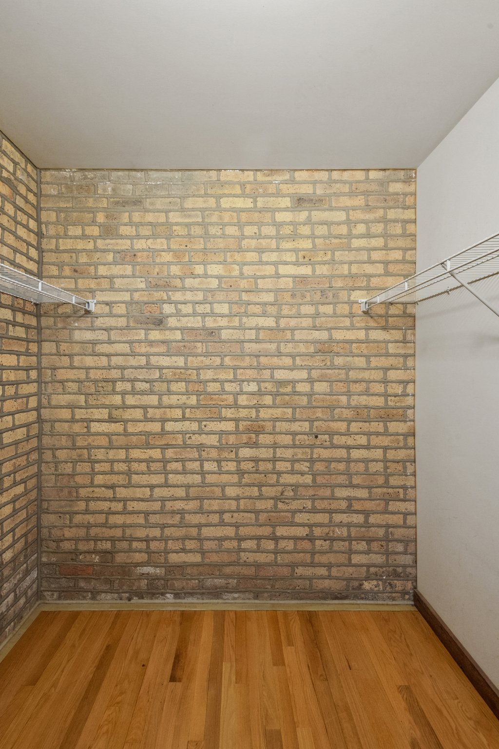 7034 N Paulina G_012.jpg