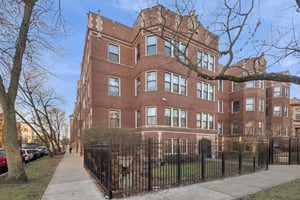 7034 N Paulina G_015.jpg