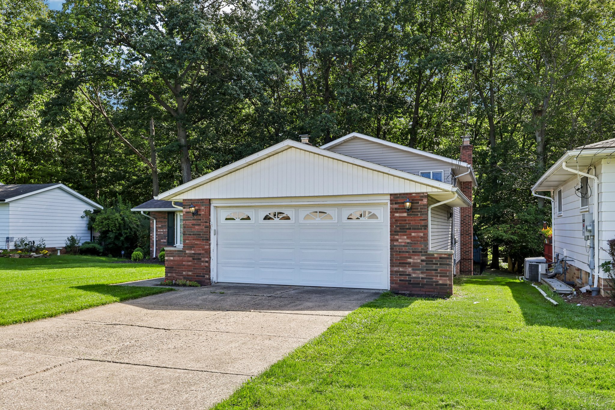 W Parkview Dr-S2509-002.jpg