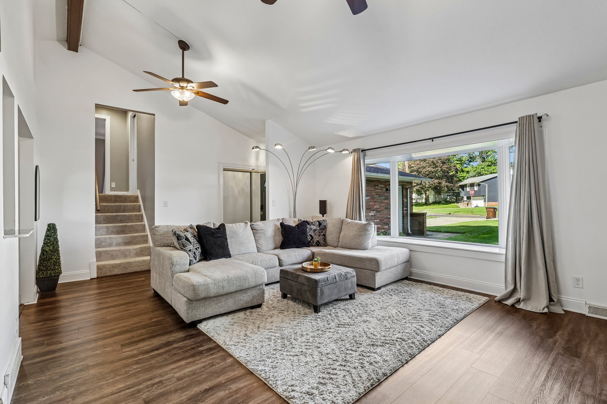 W Parkview Dr-S2509-005.jpg