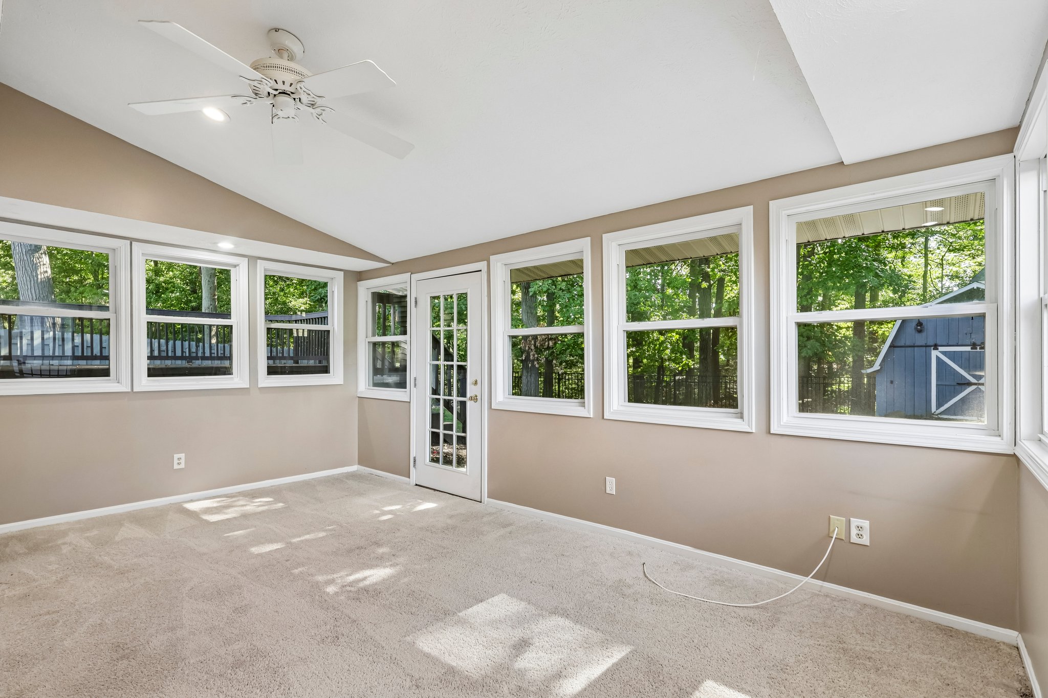 W Parkview Dr-S2509-017.jpg