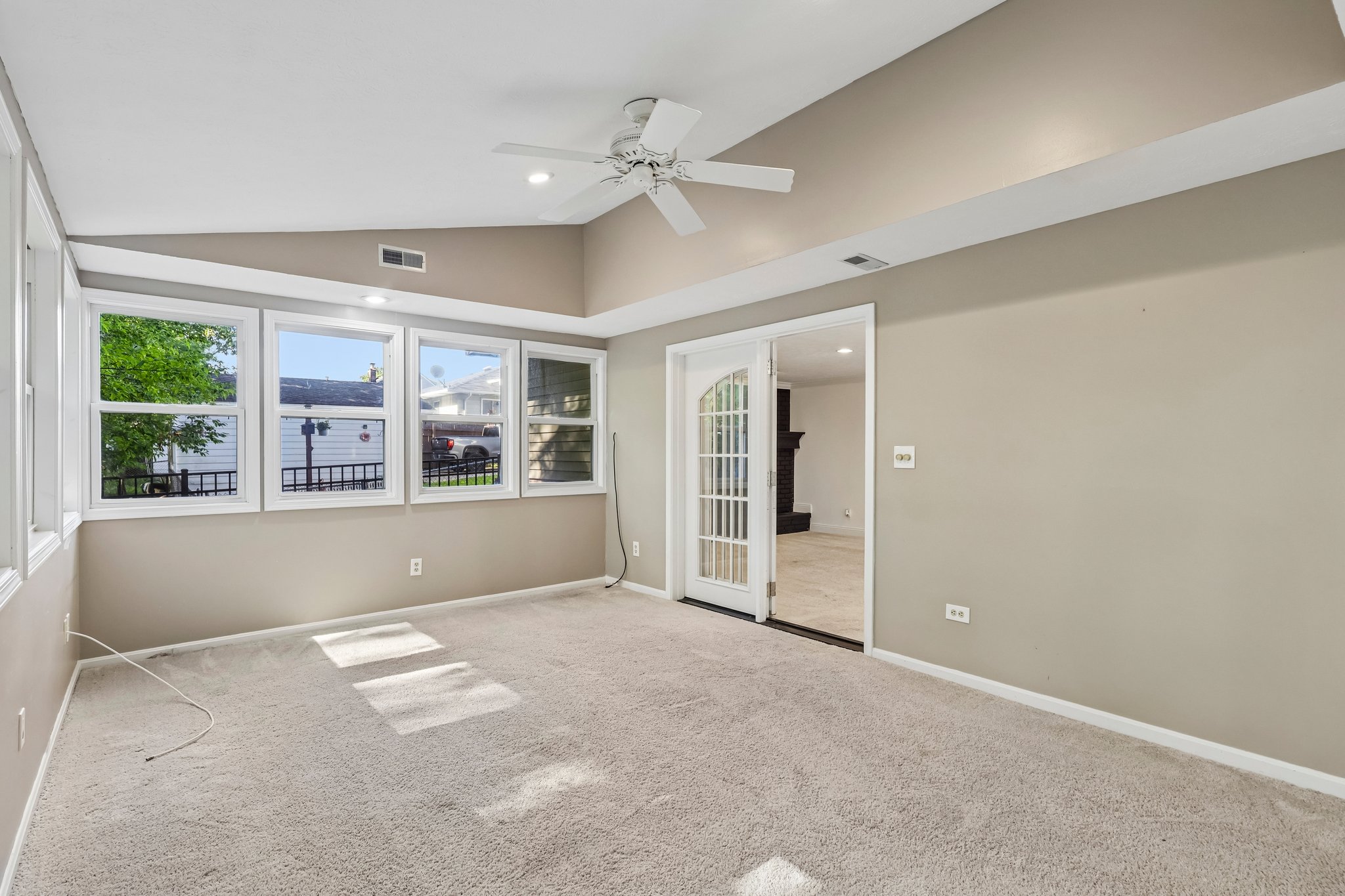 W Parkview Dr-S2509-018.jpg