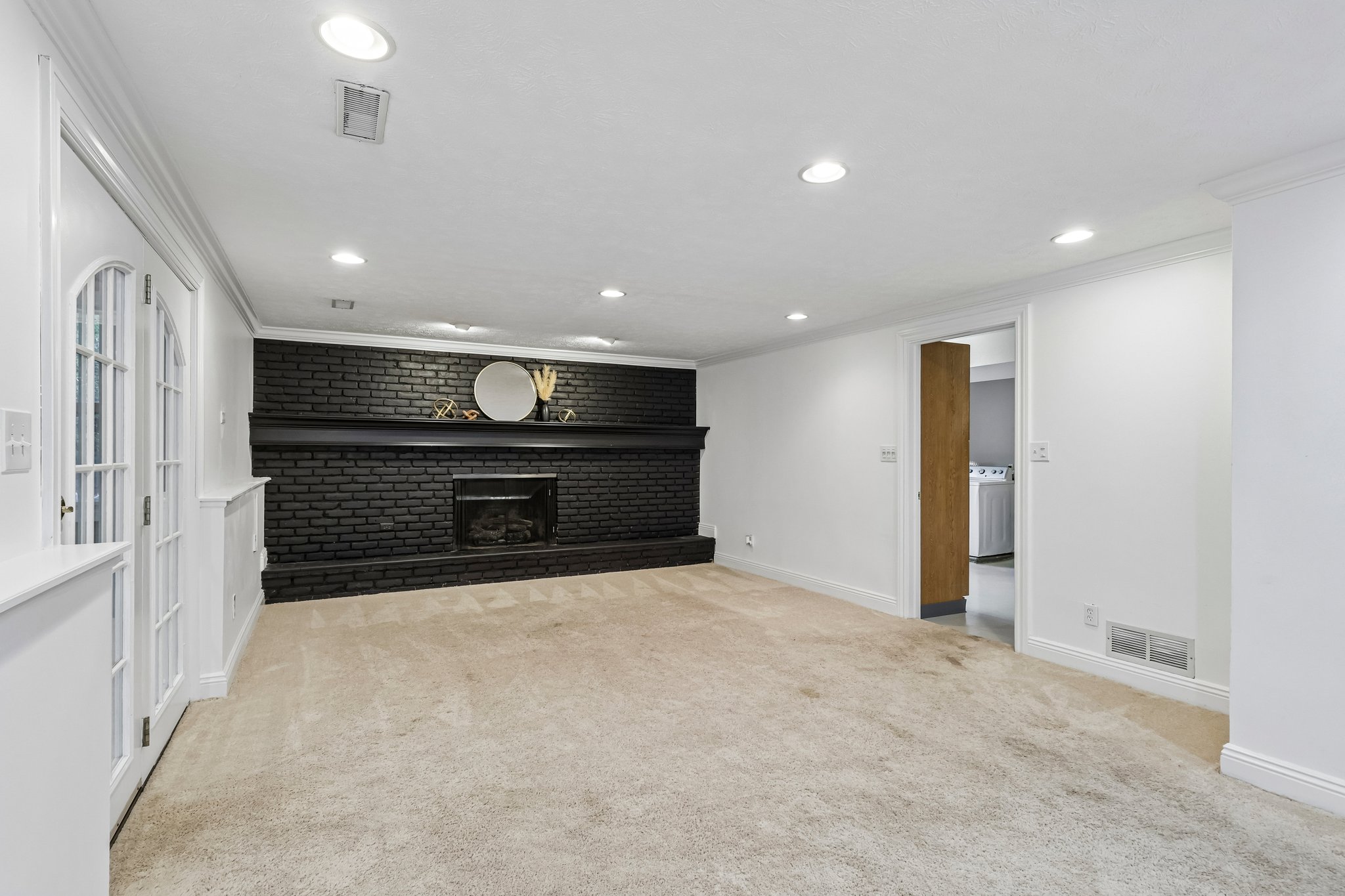W Parkview Dr-S2509-019.jpg