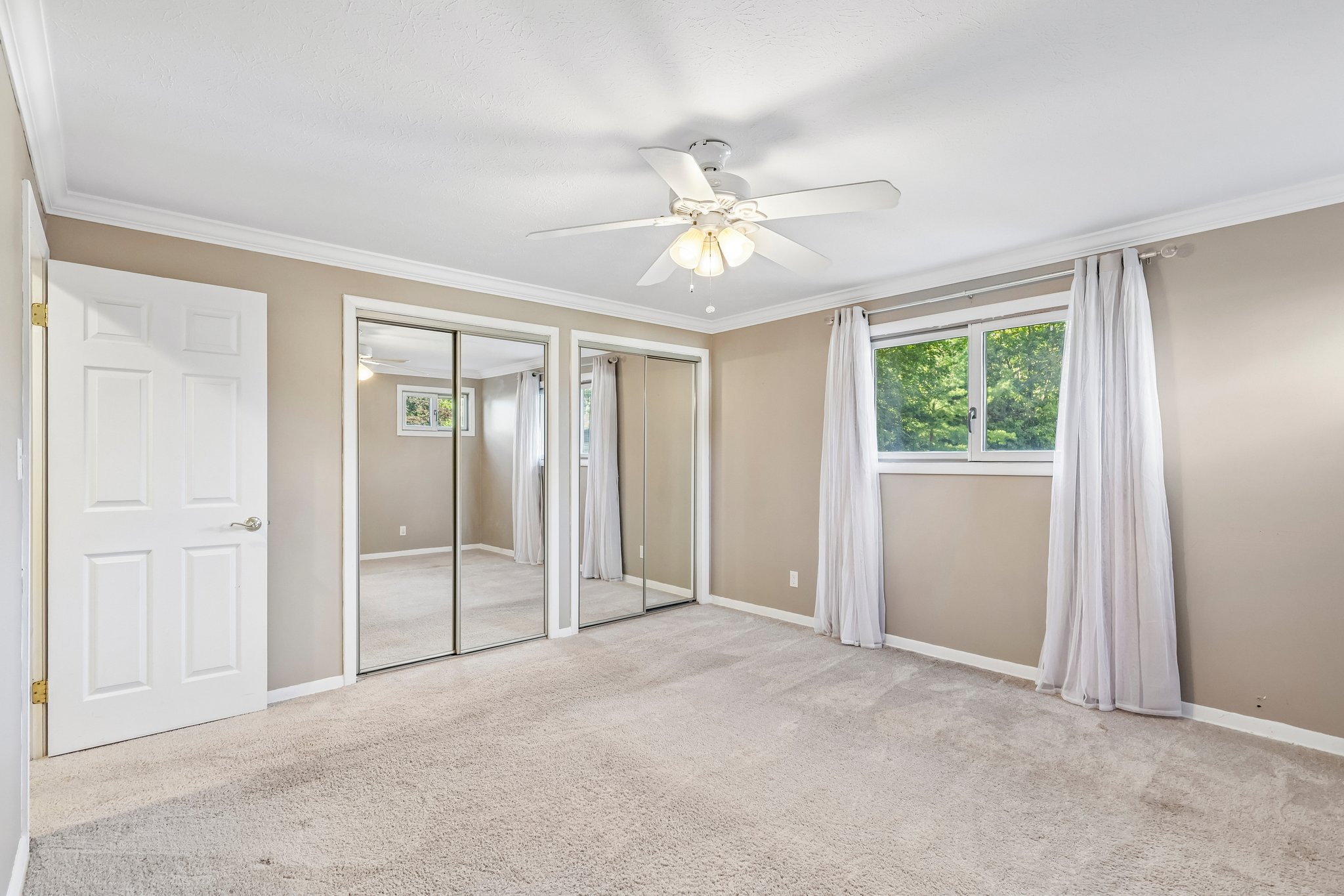 W Parkview Dr-S2509-032.jpg