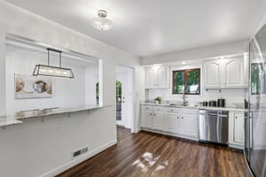 W Parkview Dr-S2509-013.jpg
