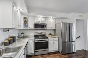 W Parkview Dr-S2509-015.jpg