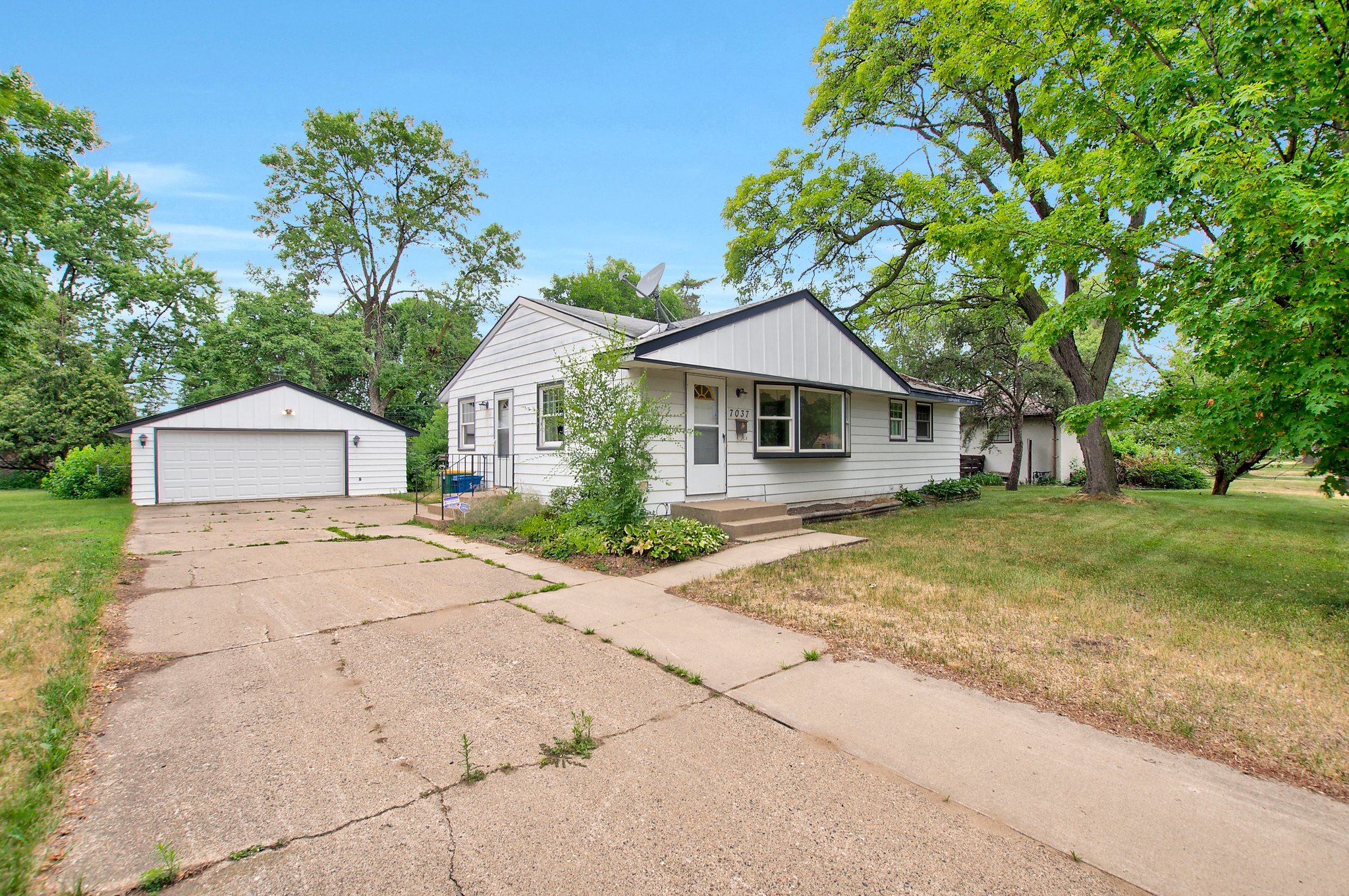 7037 France Ave N, Minneapolis, MN 55429, USA Photo 2