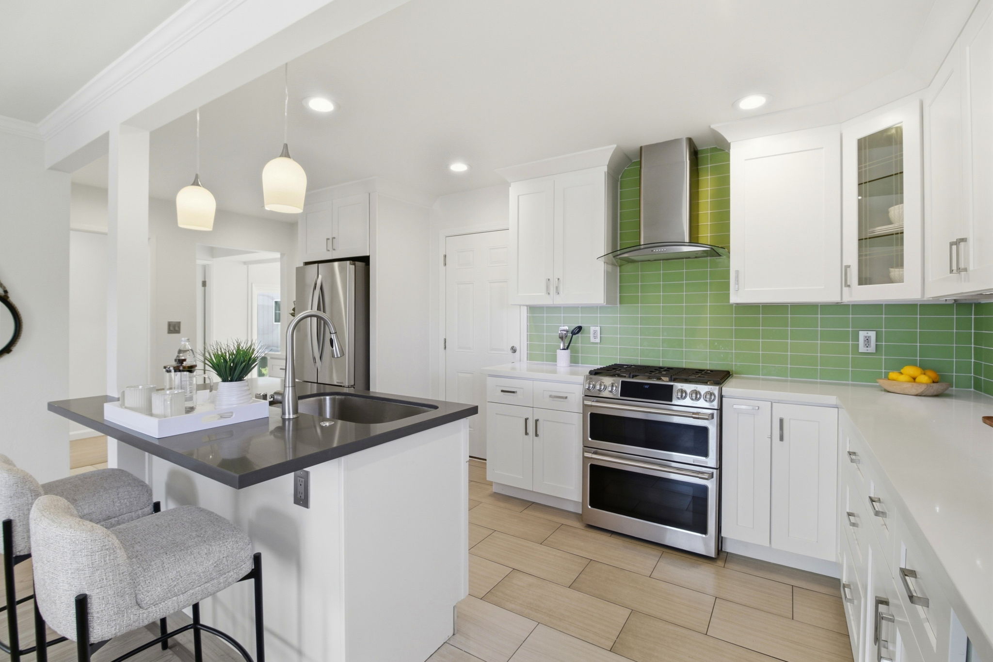 013_F8_704 Alta Vista Dr