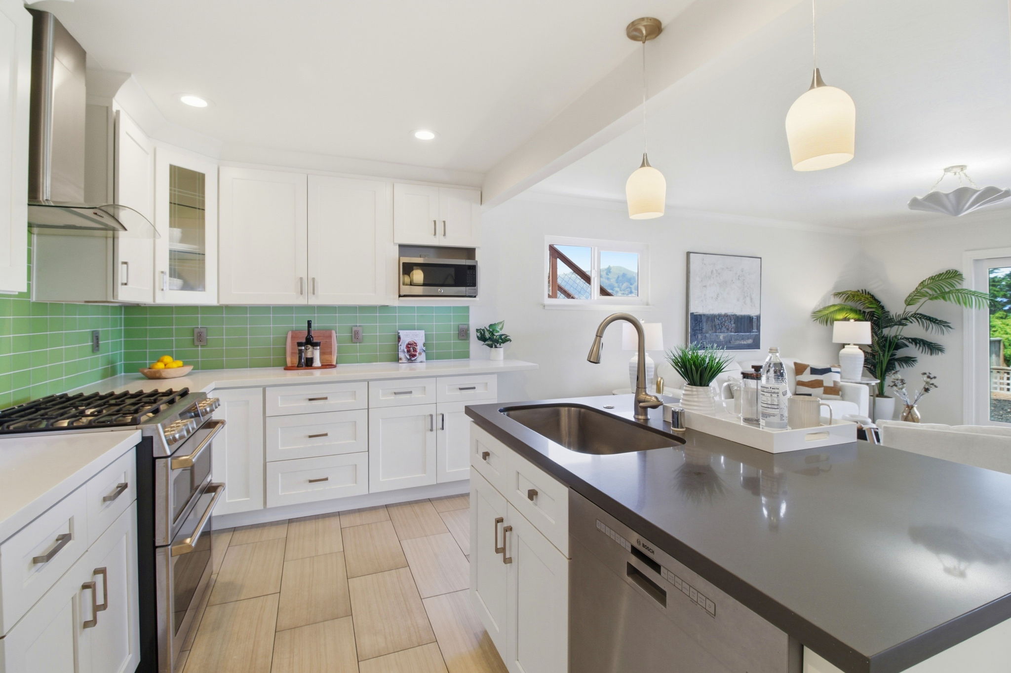 015_F8_704 Alta Vista Dr