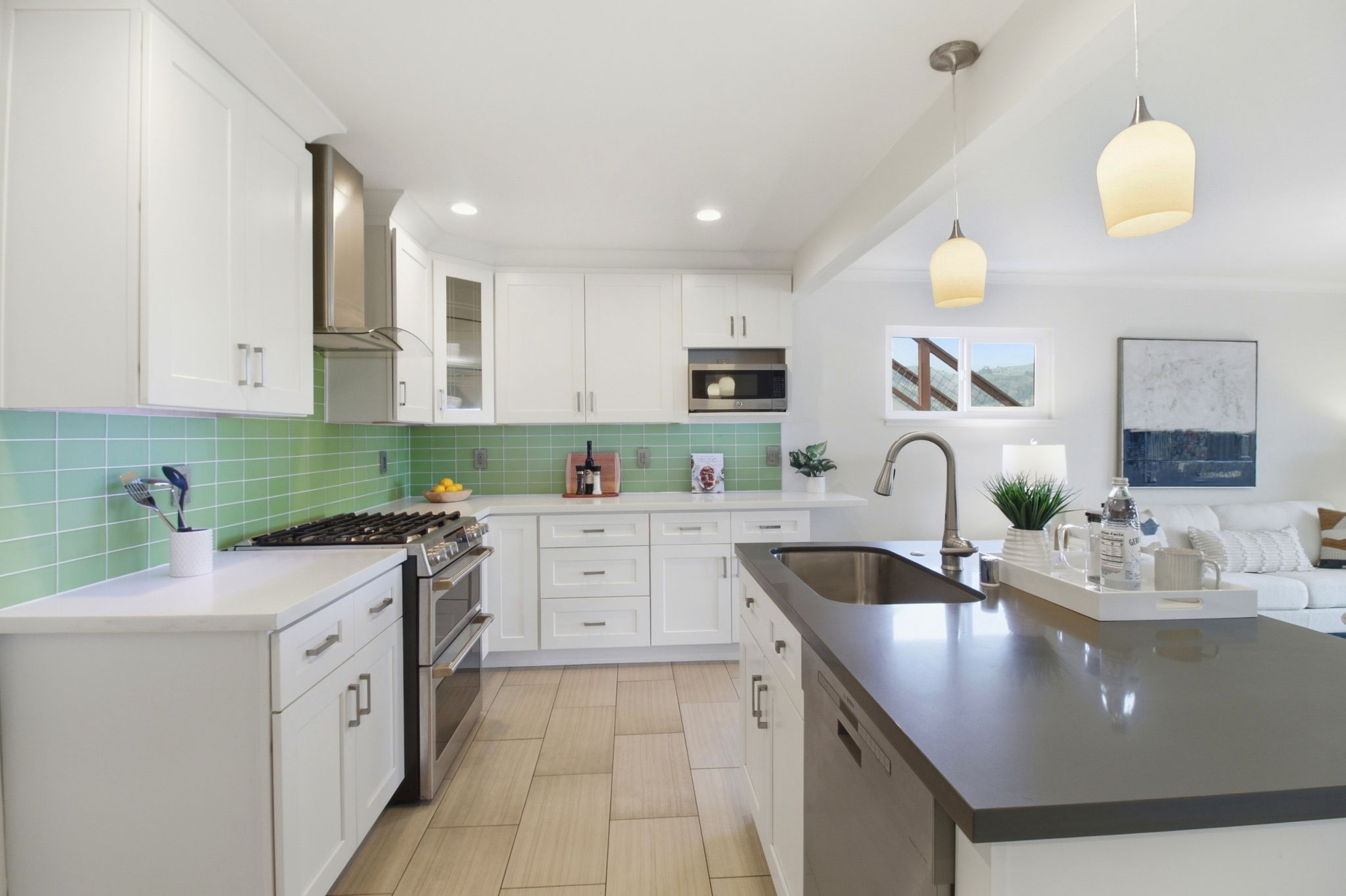 016_F8_704 Alta Vista Dr