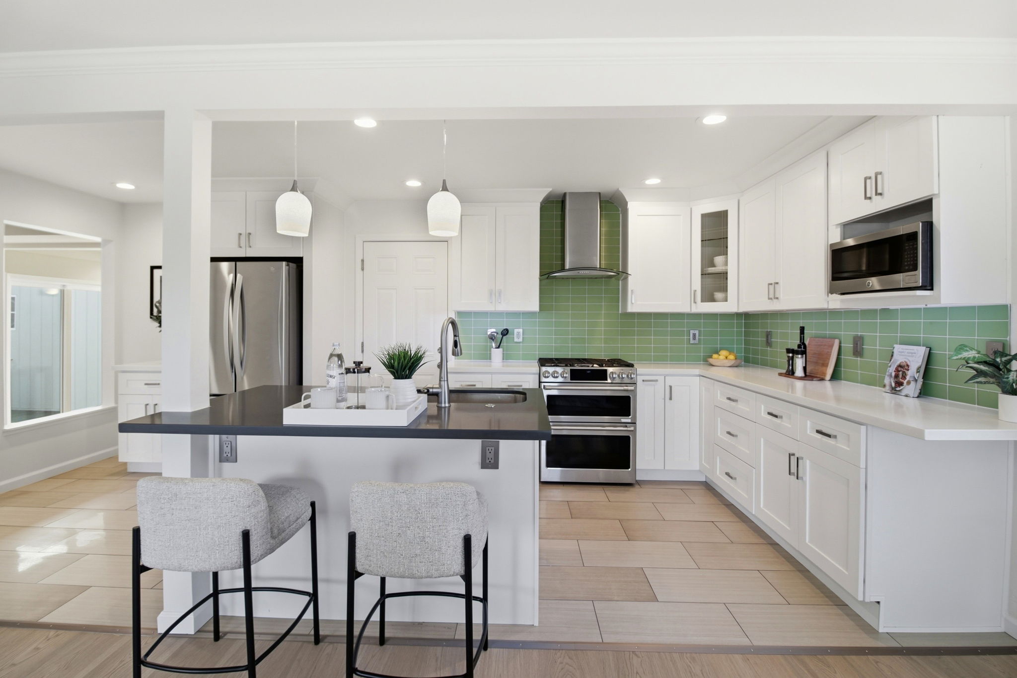 017_F8_704 Alta Vista Dr
