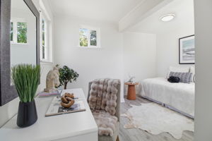 026_F8_704 Alta Vista Dr