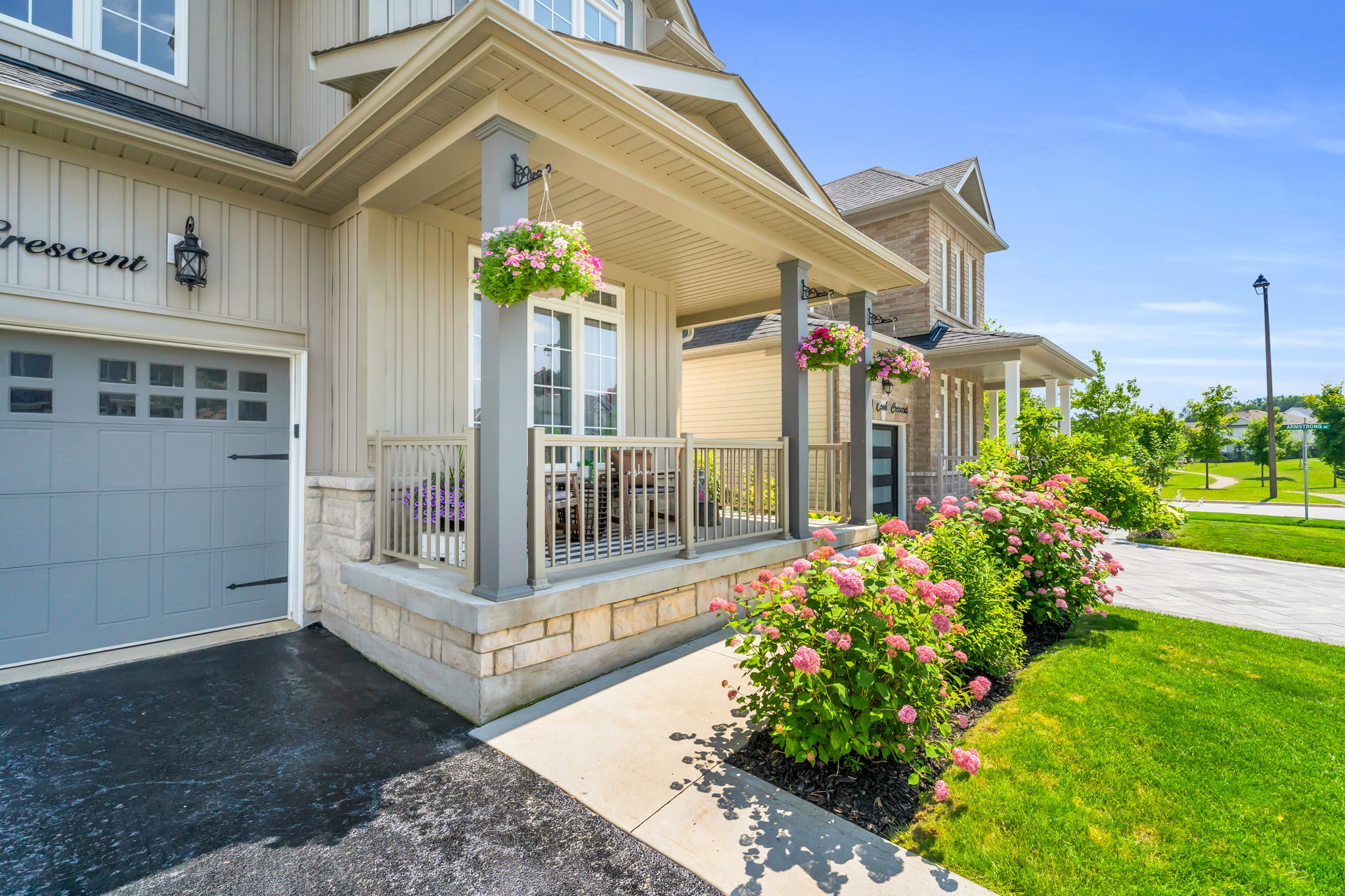 Front Porch/Entrance
